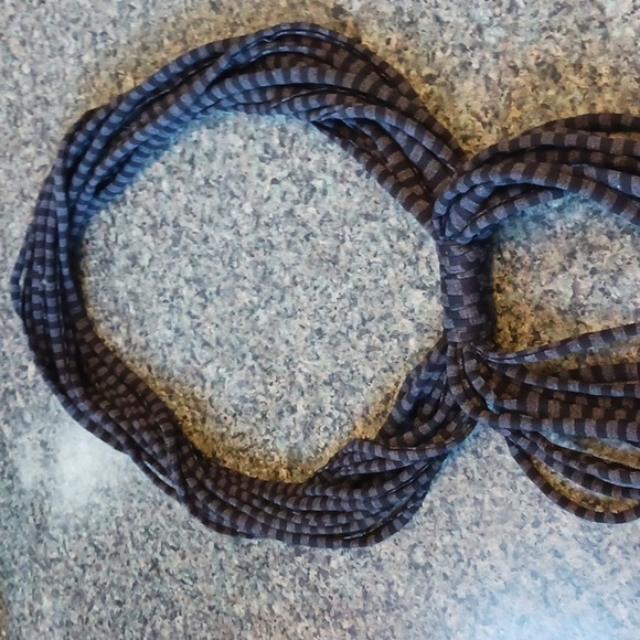 Scarf  Rolled Single Links of Cloth - Picture 3 of 4